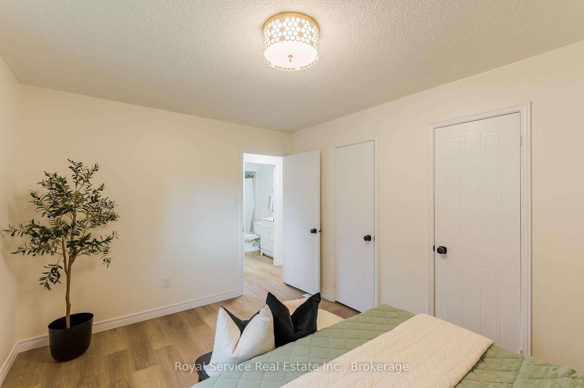 Photo 26 of 228 Towerhill Road, Peterborough, Northcrest Ward 5 — HOMEH