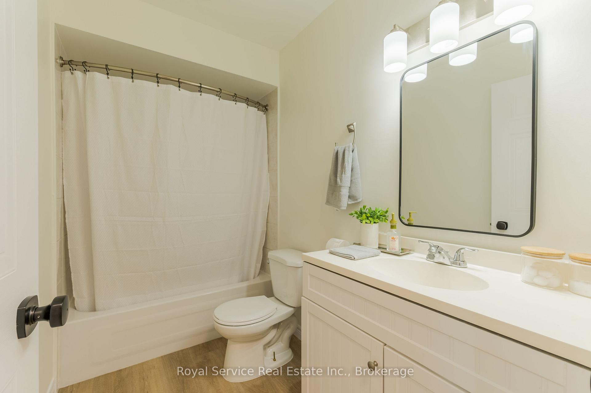 Photo 29 of 228 Towerhill Road, Peterborough, Northcrest Ward 5 — HOMEH