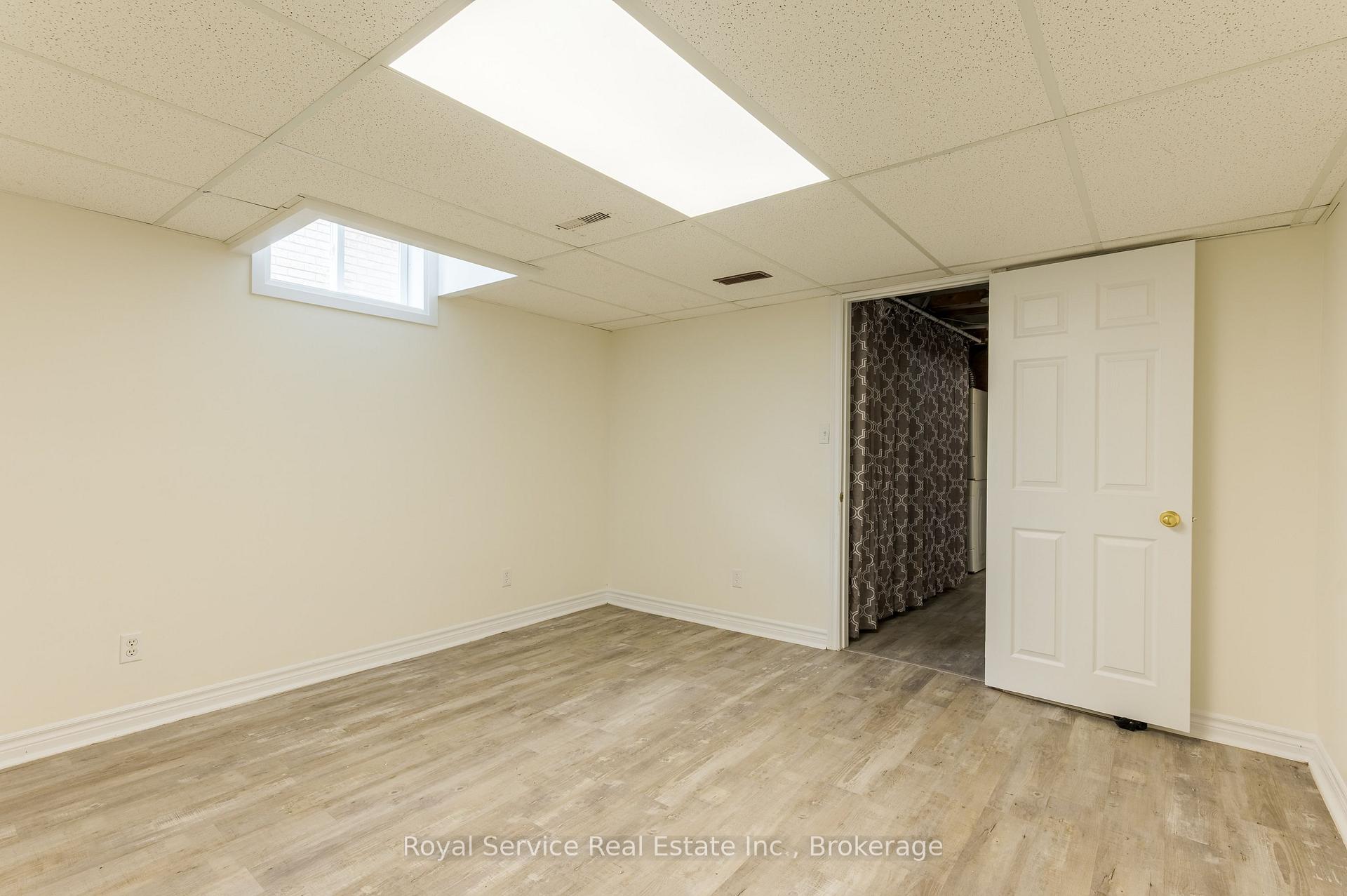 Photo 33 of 228 Towerhill Road, Peterborough, Northcrest Ward 5 — HOMEH