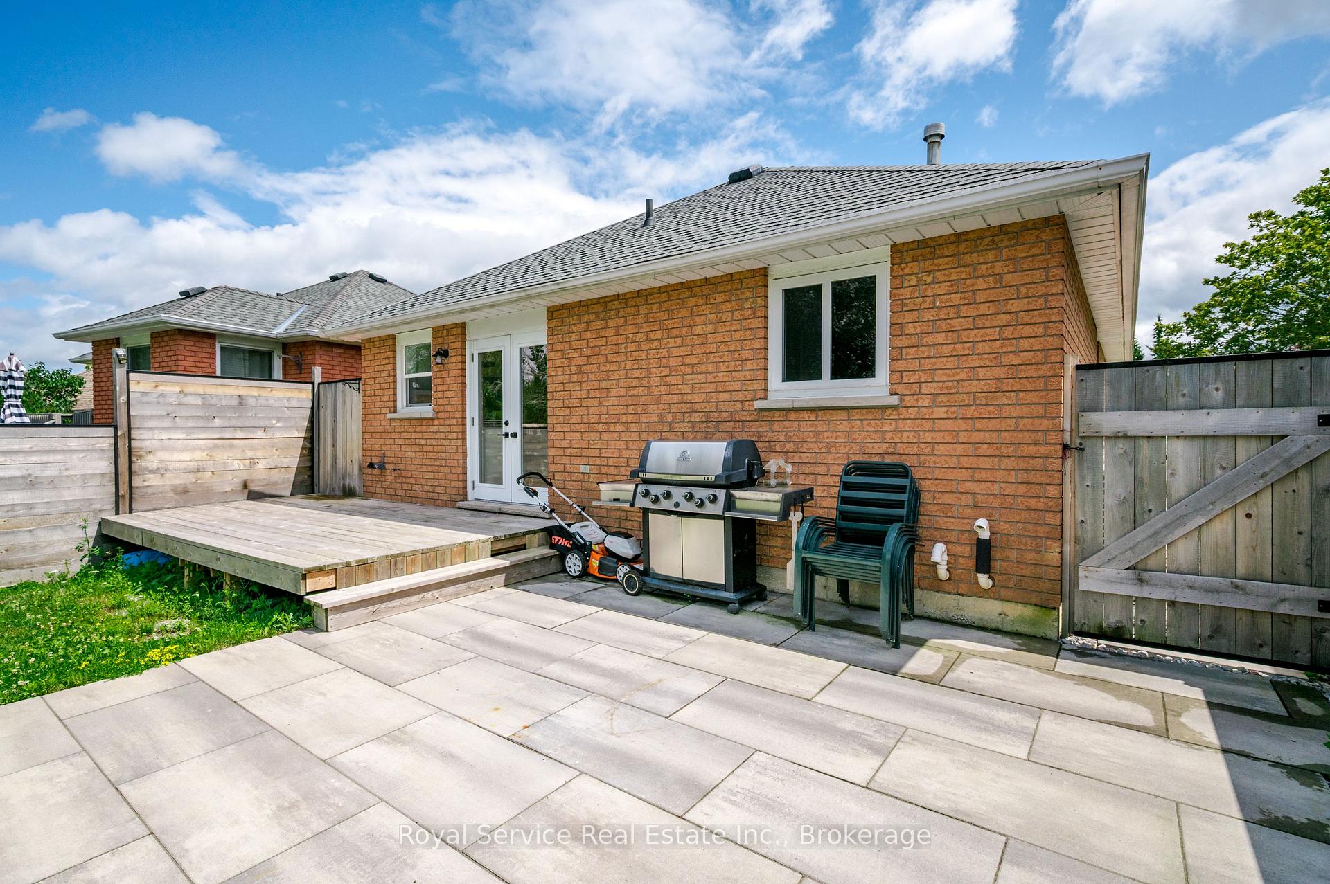Photo 36 of 228 Towerhill Road, Peterborough, Northcrest Ward 5 — HOMEH