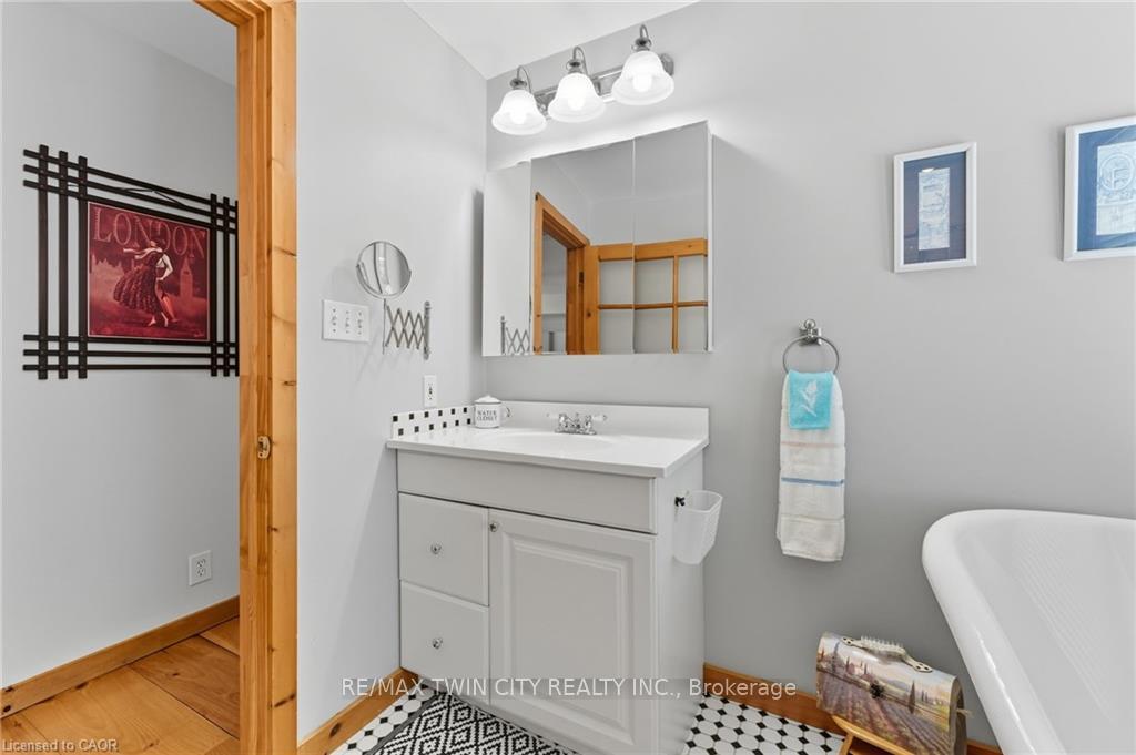 Photo 14 of 394 Bishopsgate Road, Brant, Paris — HOMEH