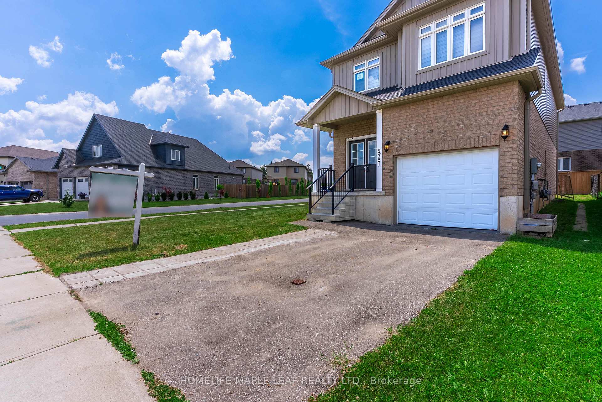 Photo 4 of 2751 Oriole Drive, London, South U — HOMEH
