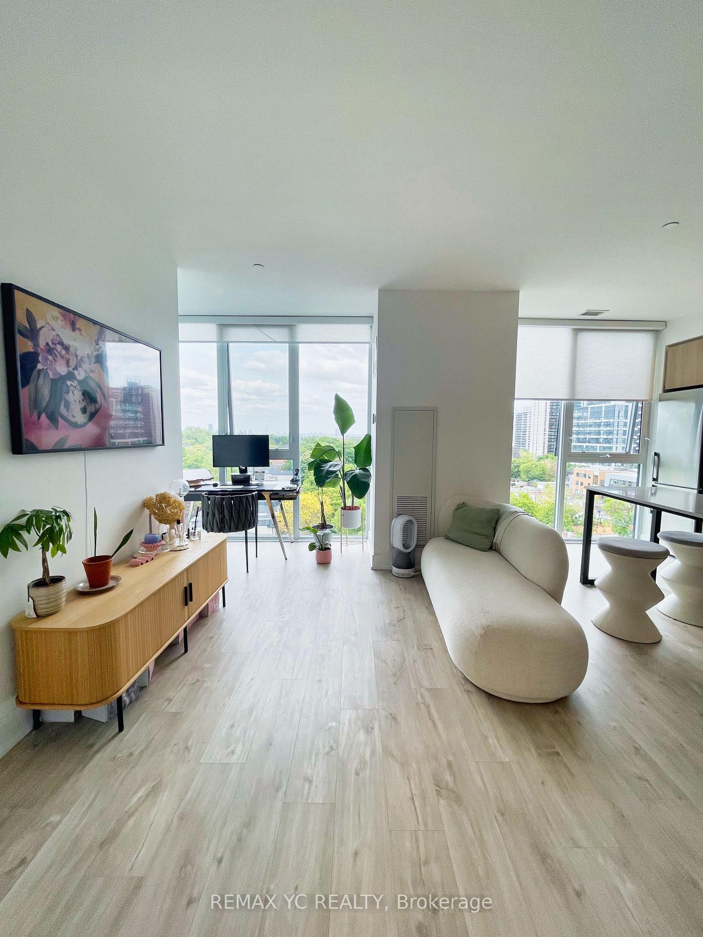 Photo 3 of Unit 801, 1 Belsize Drive, Toronto, Mount Pleasant West — HOMEH