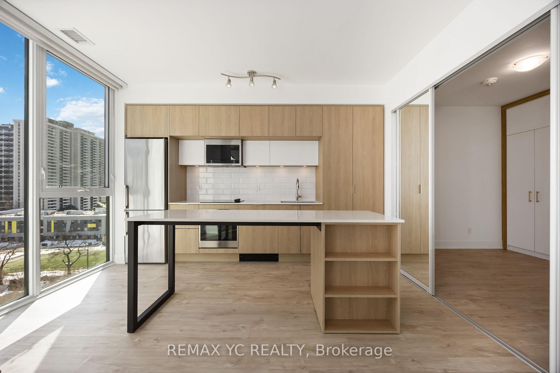 Photo 4 of Unit 801, 1 Belsize Drive, Toronto, Mount Pleasant West — HOMEH