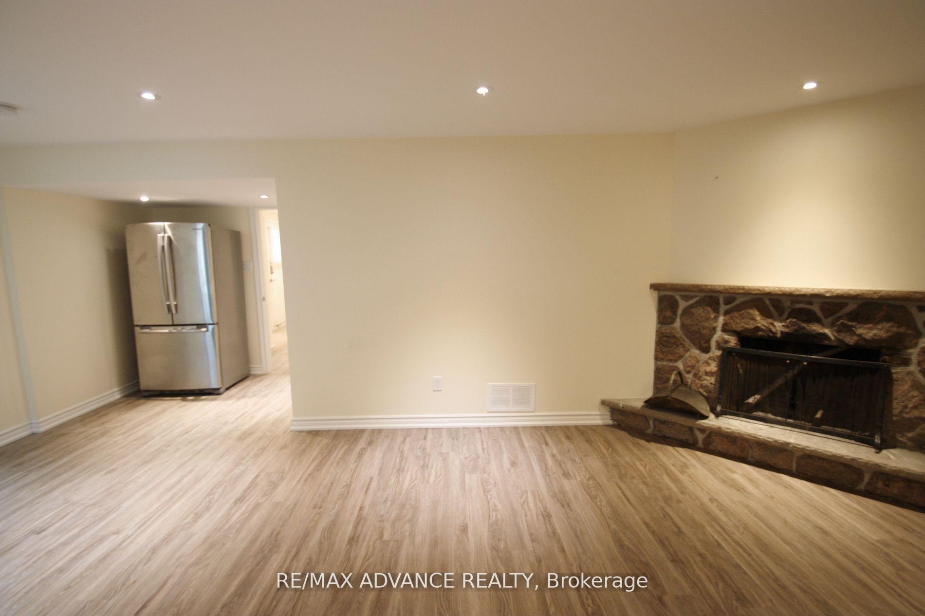 Photo 6 of Unit Lower, 33 Carluke Crescent, North York, St. Andrew-Windfields — HOMEH