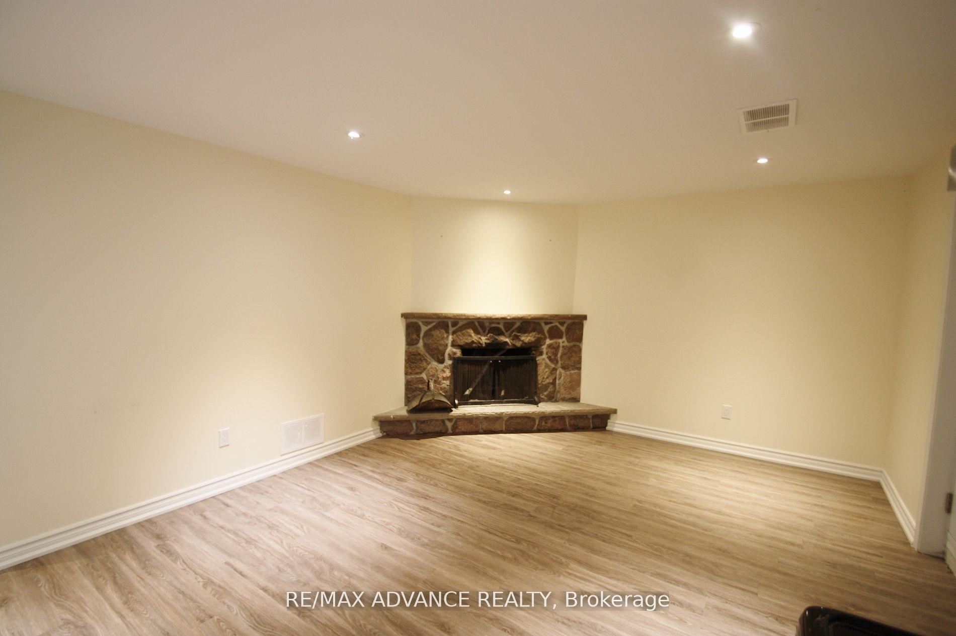 Photo 7 of Unit Lower, 33 Carluke Crescent, North York, St. Andrew-Windfields — HOMEH