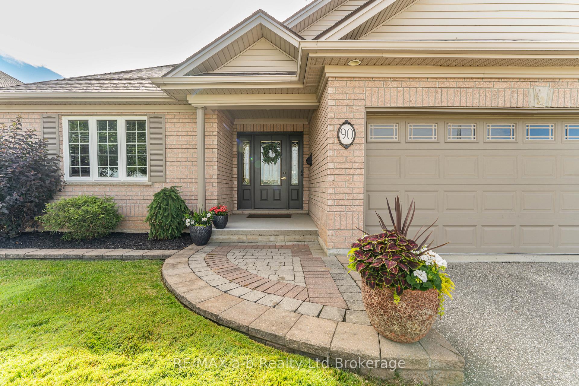 Photo 3 of 90 Weston Drive, Tillsonburg — HOMEH