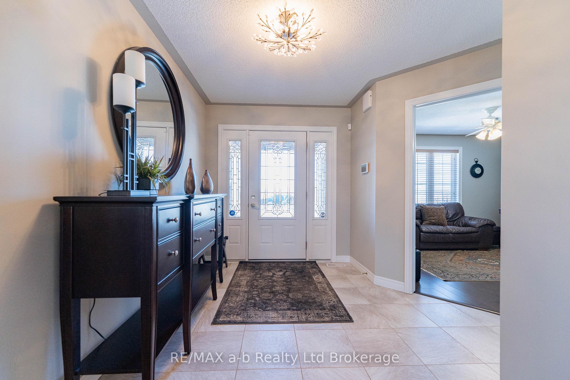 Photo 4 of 90 Weston Drive, Tillsonburg — HOMEH