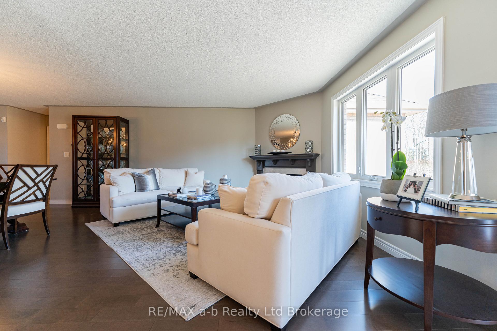 Photo 9 of 90 Weston Drive, Tillsonburg — HOMEH
