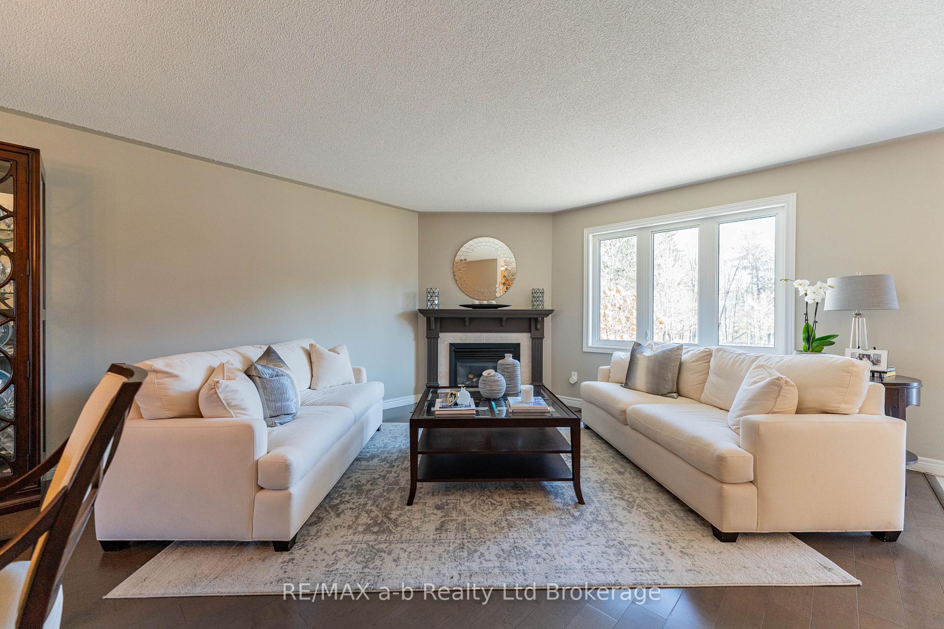 Photo 10 of 90 Weston Drive, Tillsonburg — HOMEH