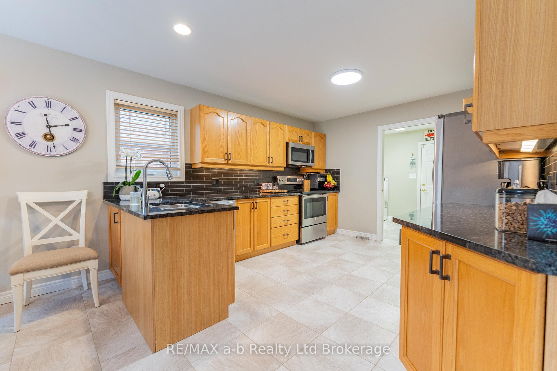 Photo 11 of 90 Weston Drive, Tillsonburg — HOMEH
