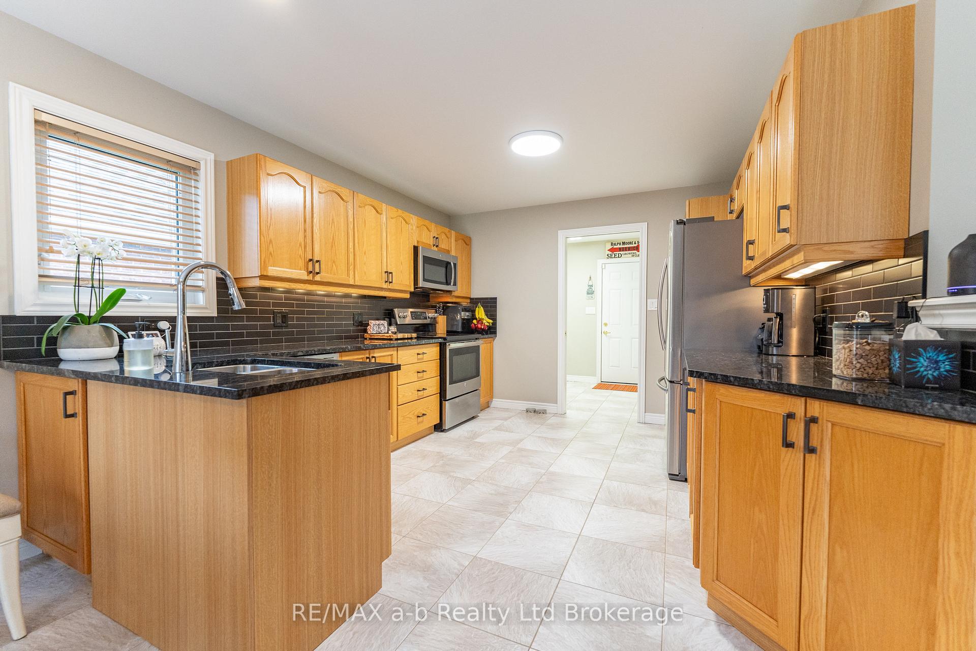 Photo 12 of 90 Weston Drive, Tillsonburg — HOMEH