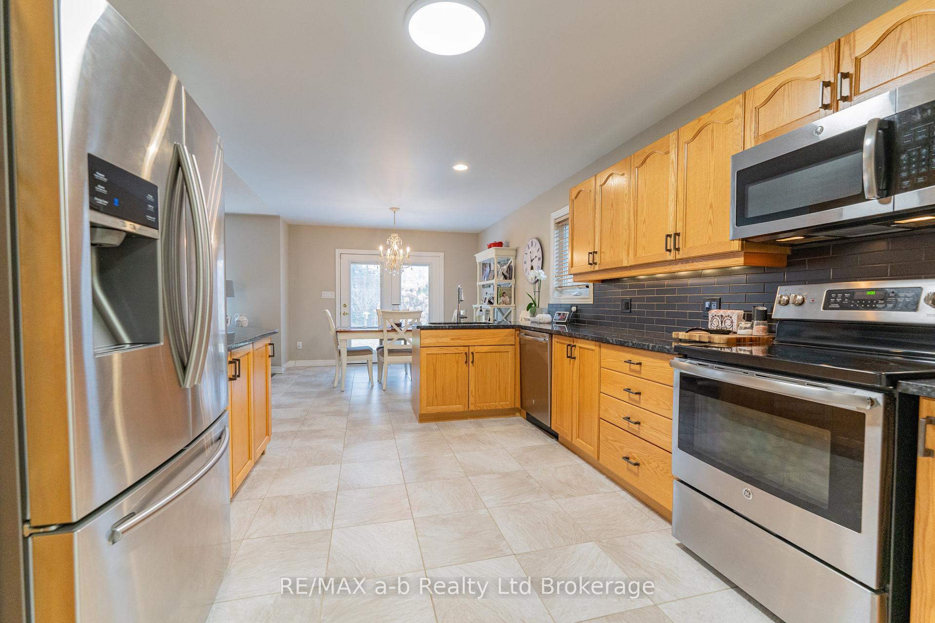 Photo 14 of 90 Weston Drive, Tillsonburg — HOMEH