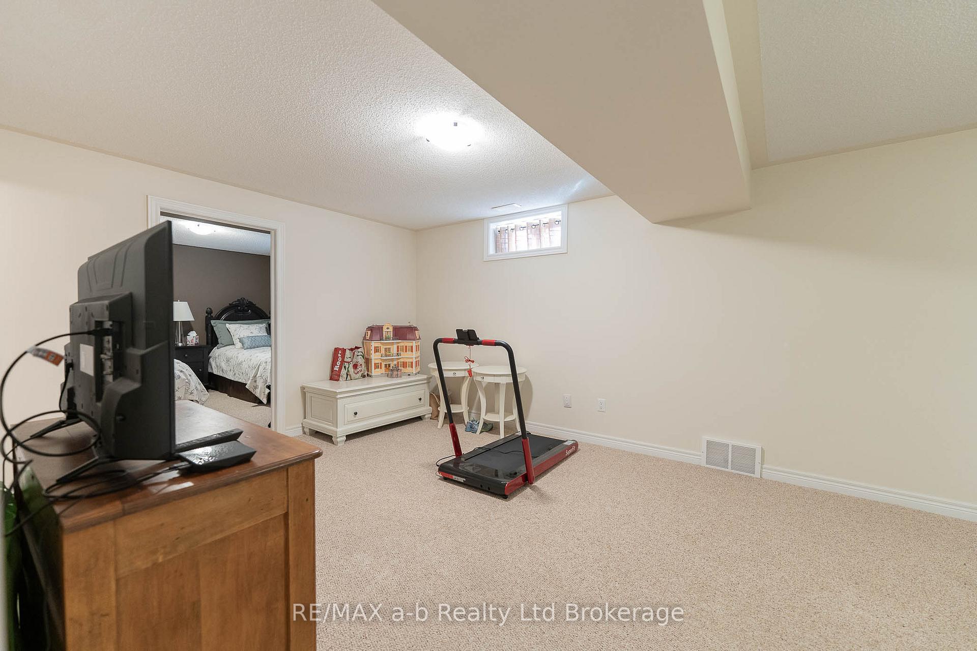 Photo 28 of 90 Weston Drive, Tillsonburg — HOMEH