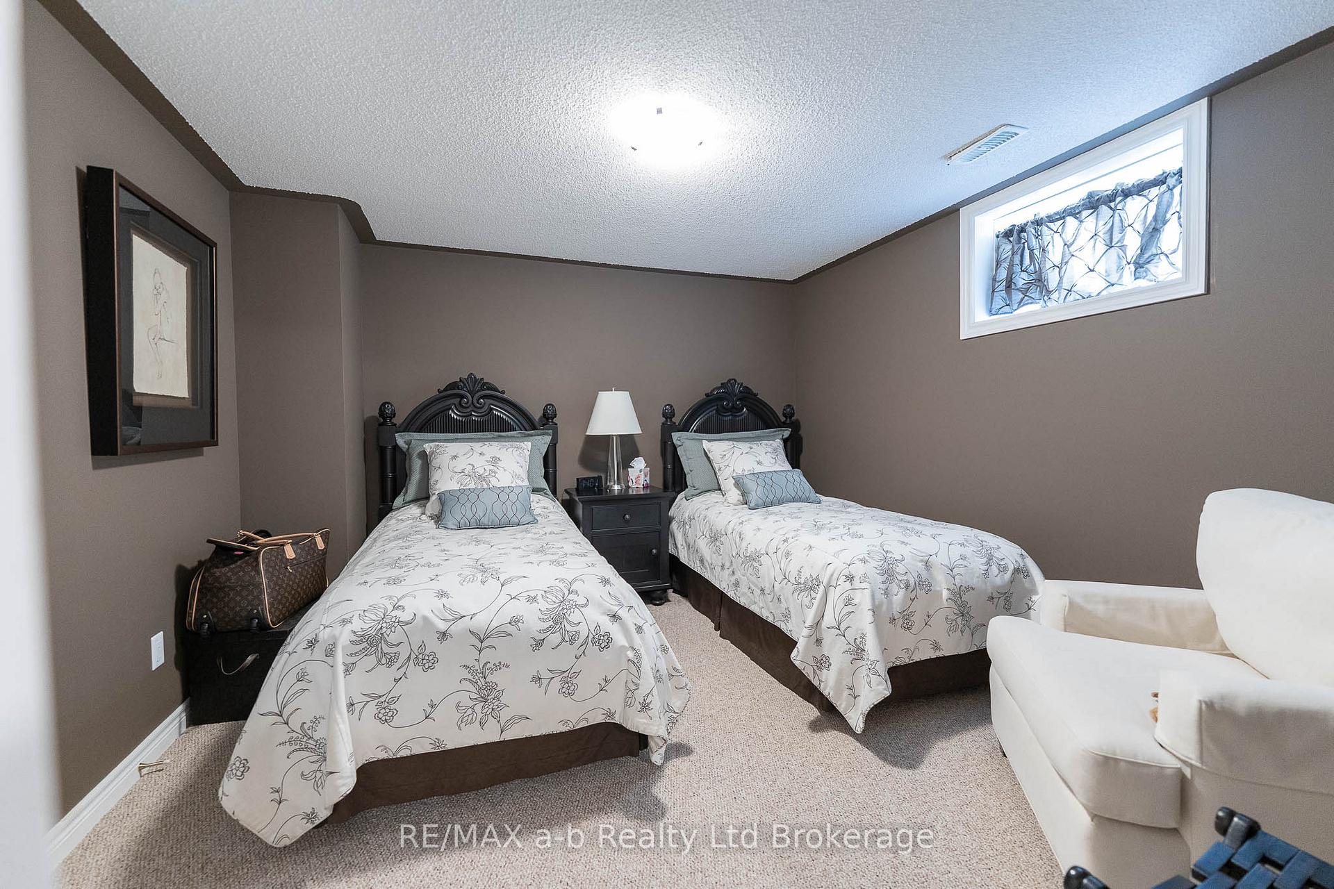 Photo 32 of 90 Weston Drive, Tillsonburg — HOMEH