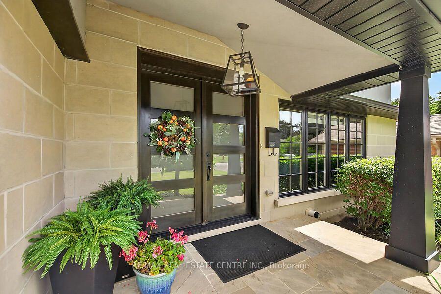 Photo 2 of 26 Freeland Court, Hamilton, Westdale — HOMEH
