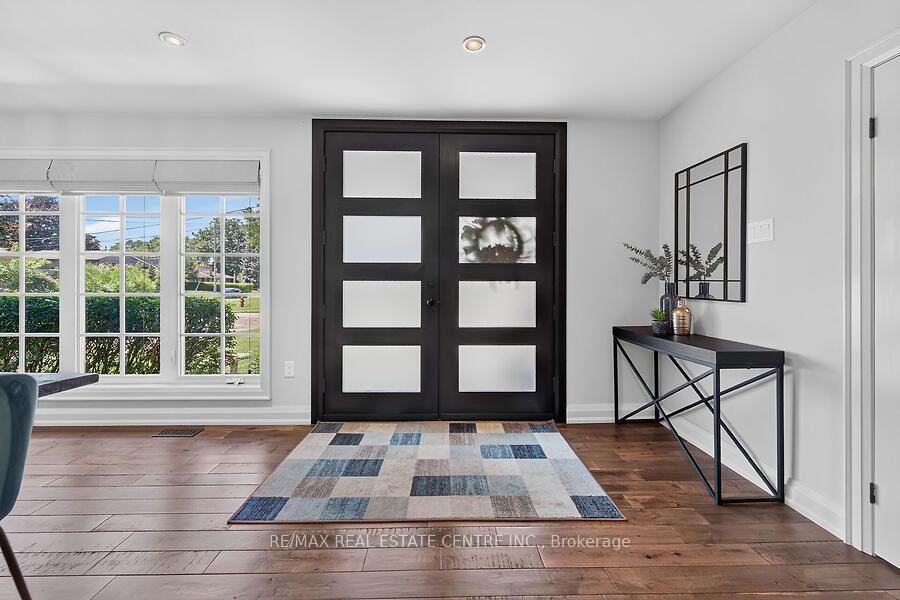 Photo 3 of 26 Freeland Court, Hamilton, Westdale — HOMEH