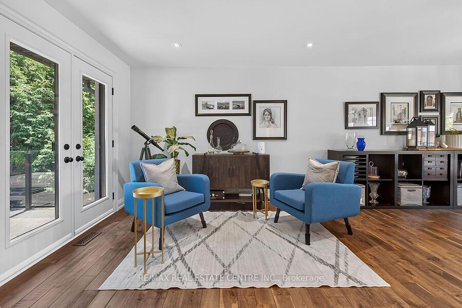 Photo 9 of 26 Freeland Court, Hamilton, Westdale — HOMEH