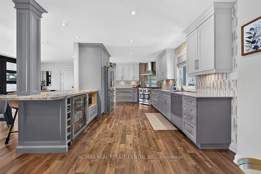 Photo 10 of 26 Freeland Court, Hamilton, Westdale — HOMEH
