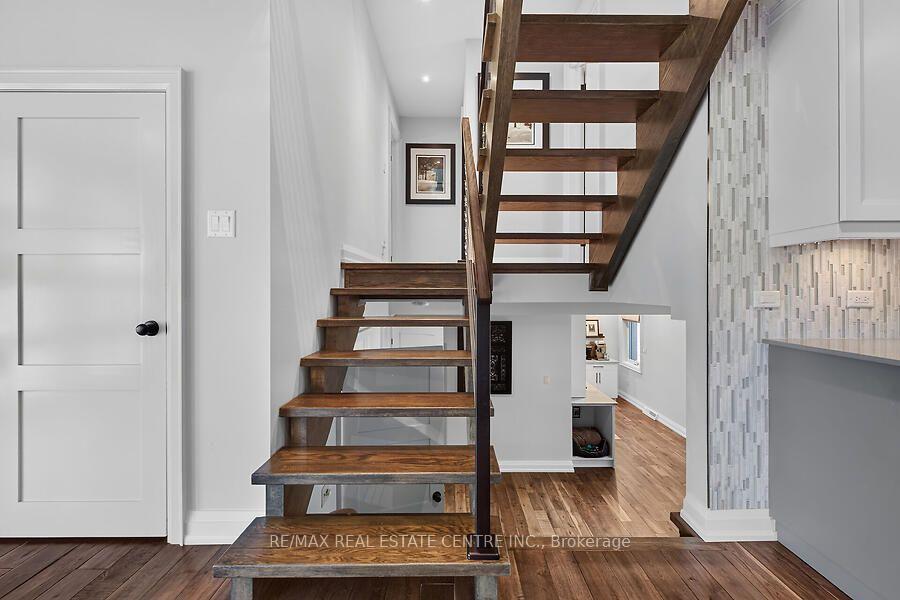 Photo 13 of 26 Freeland Court, Hamilton, Westdale — HOMEH