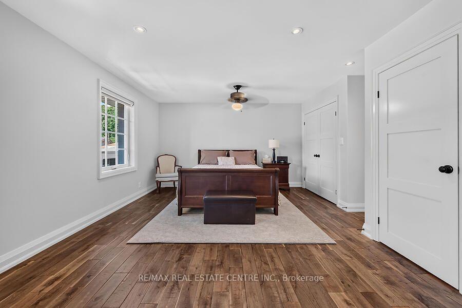 Photo 15 of 26 Freeland Court, Hamilton, Westdale — HOMEH