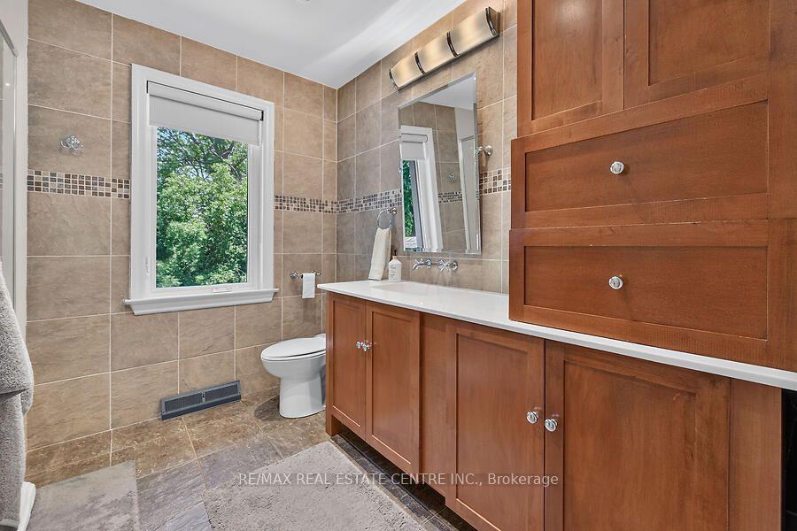 Photo 16 of 26 Freeland Court, Hamilton, Westdale — HOMEH
