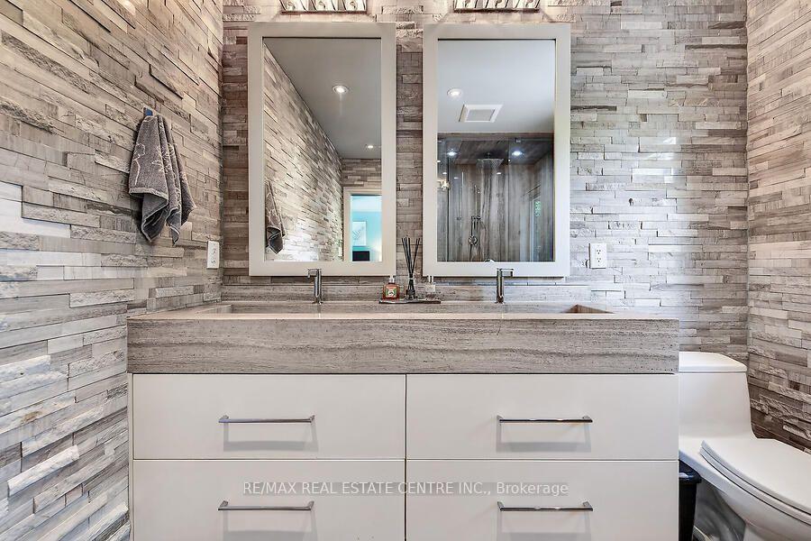 Photo 24 of 26 Freeland Court, Hamilton, Westdale — HOMEH