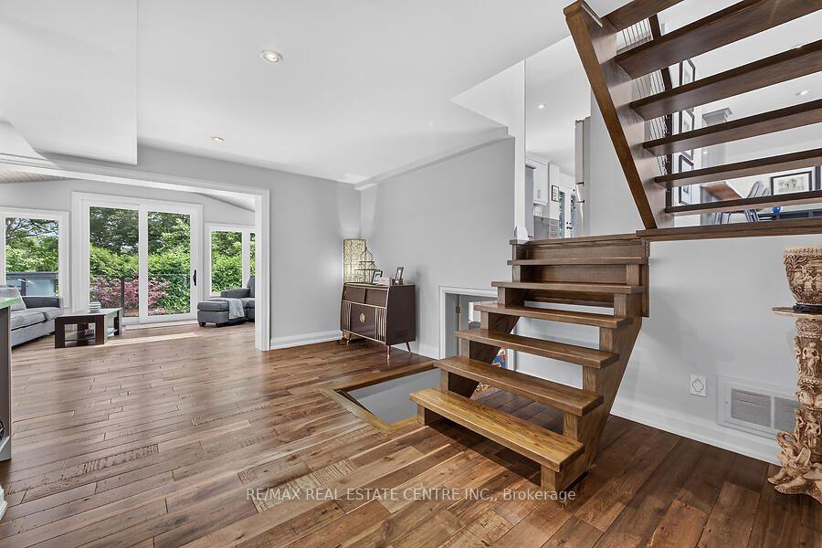 Photo 27 of 26 Freeland Court, Hamilton, Westdale — HOMEH