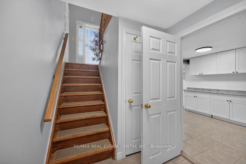 Photo 3 of Unit Lower Unit, 59 Colin Crescent, Hamilton, Jerome — HOMEH