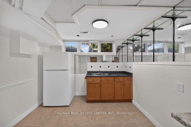 Photo 6 of Unit Lower Unit, 59 Colin Crescent, Hamilton, Jerome — HOMEH