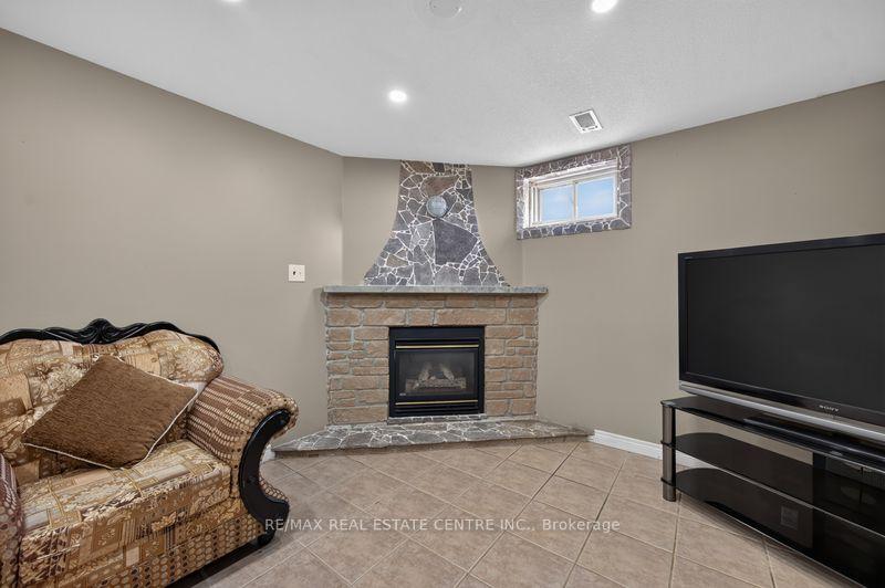 Photo 10 of Unit Lower Unit, 59 Colin Crescent, Hamilton, Jerome — HOMEH
