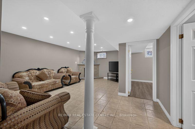 Photo 12 of Unit Lower Unit, 59 Colin Crescent, Hamilton, Jerome — HOMEH