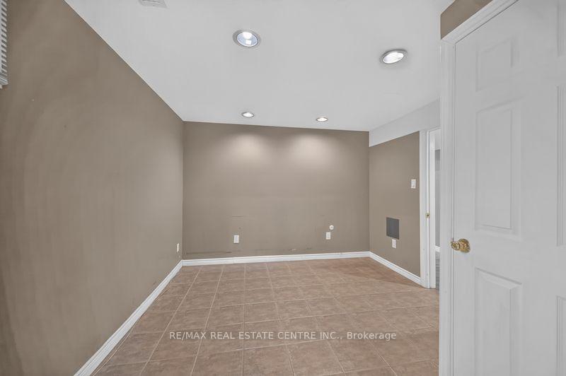 Photo 18 of Unit Lower Unit, 59 Colin Crescent, Hamilton, Jerome — HOMEH