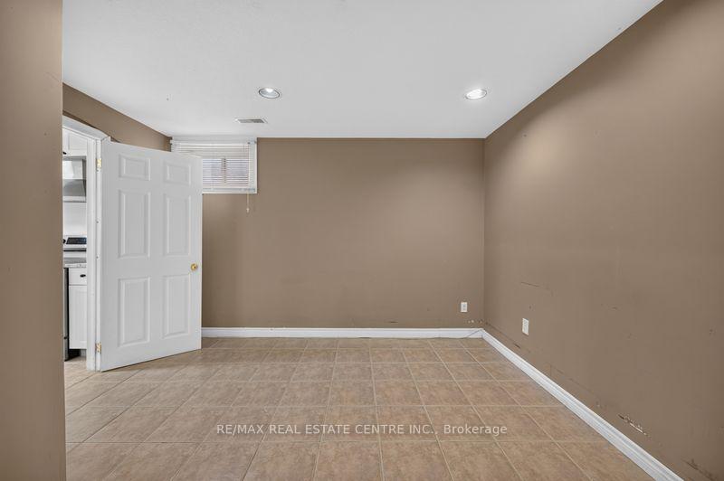 Photo 20 of Unit Lower Unit, 59 Colin Crescent, Hamilton, Jerome — HOMEH
