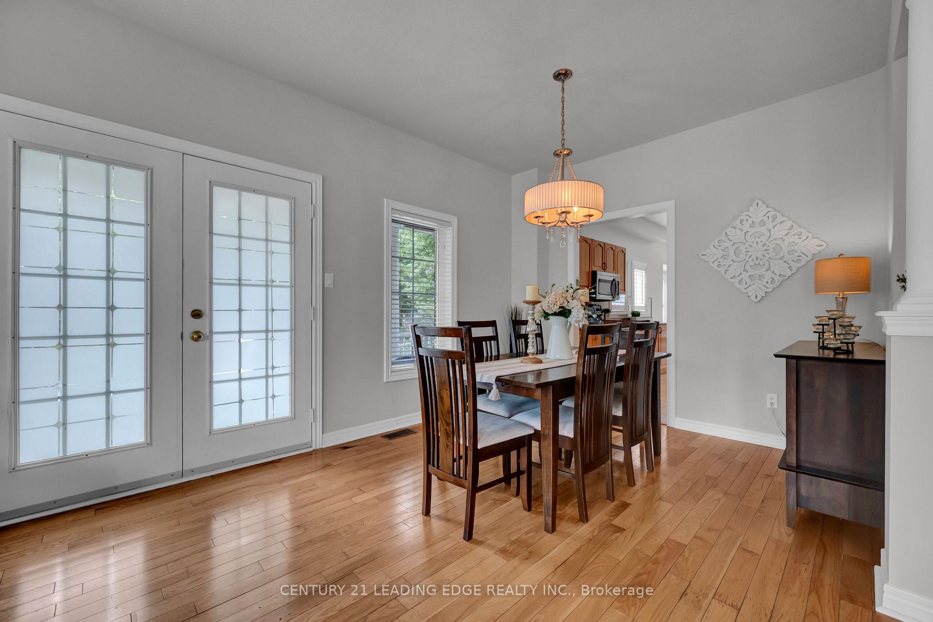 Photo 9 of 319 Mapleview Court, Pickering, Rouge Park — HOMEH