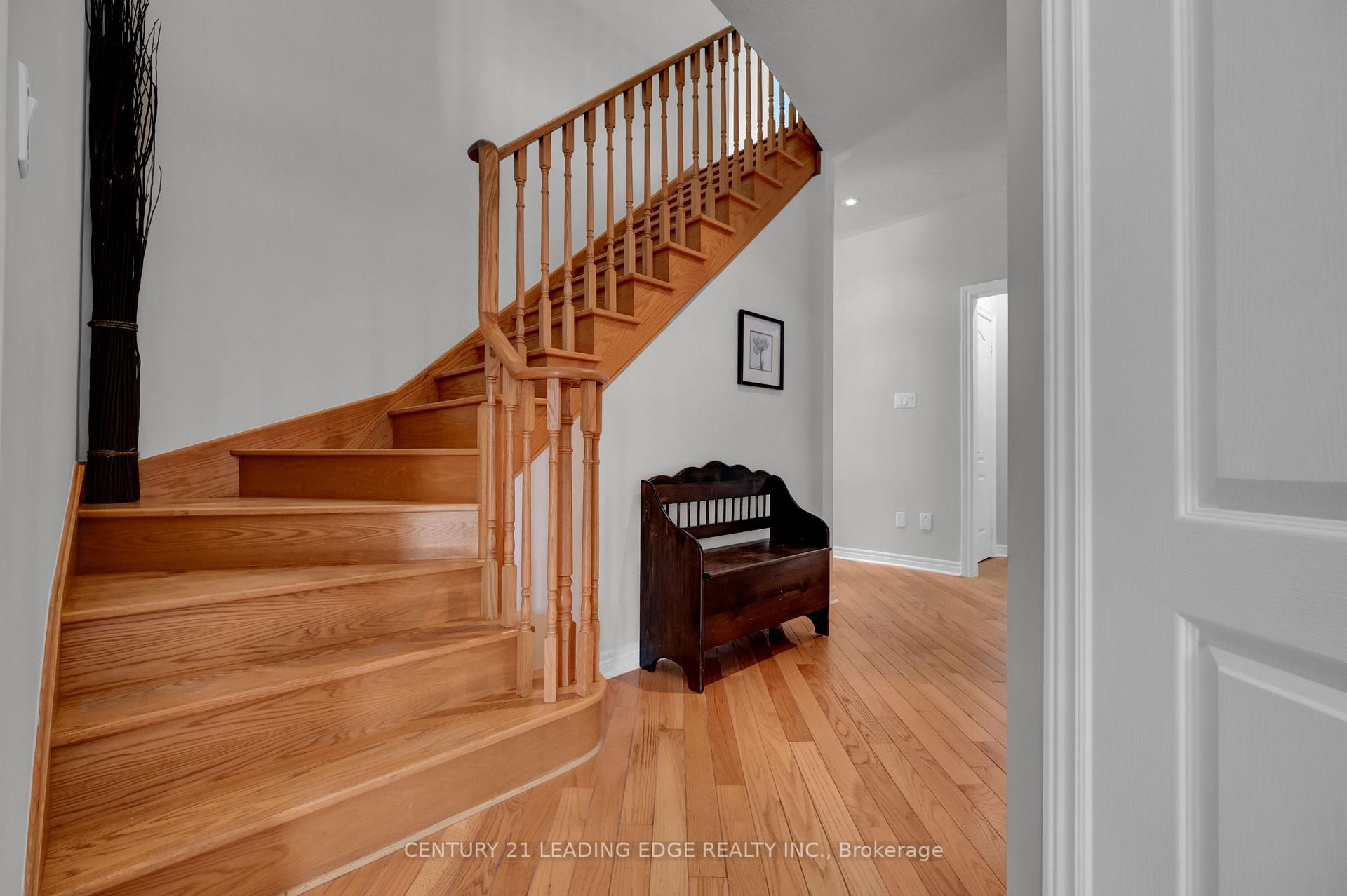 Photo 10 of 319 Mapleview Court, Pickering, Rouge Park — HOMEH