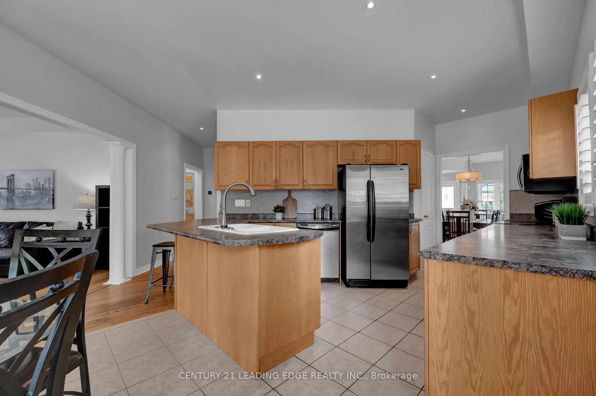 Photo 11 of 319 Mapleview Court, Pickering, Rouge Park — HOMEH