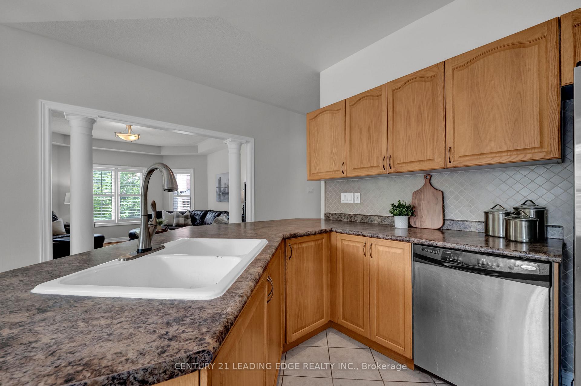 Photo 12 of 319 Mapleview Court, Pickering, Rouge Park — HOMEH