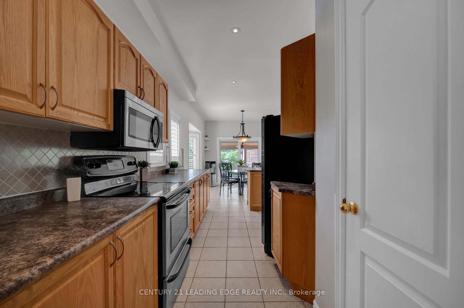 Photo 14 of 319 Mapleview Court, Pickering, Rouge Park — HOMEH