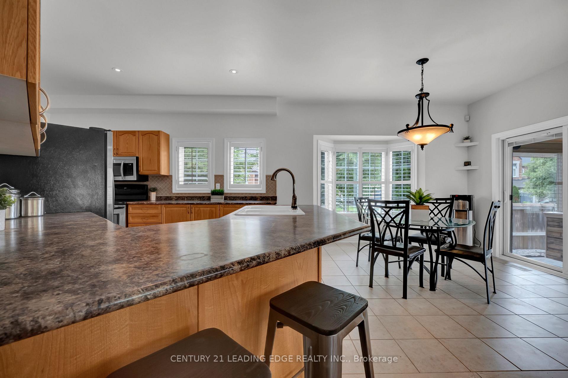 Photo 15 of 319 Mapleview Court, Pickering, Rouge Park — HOMEH