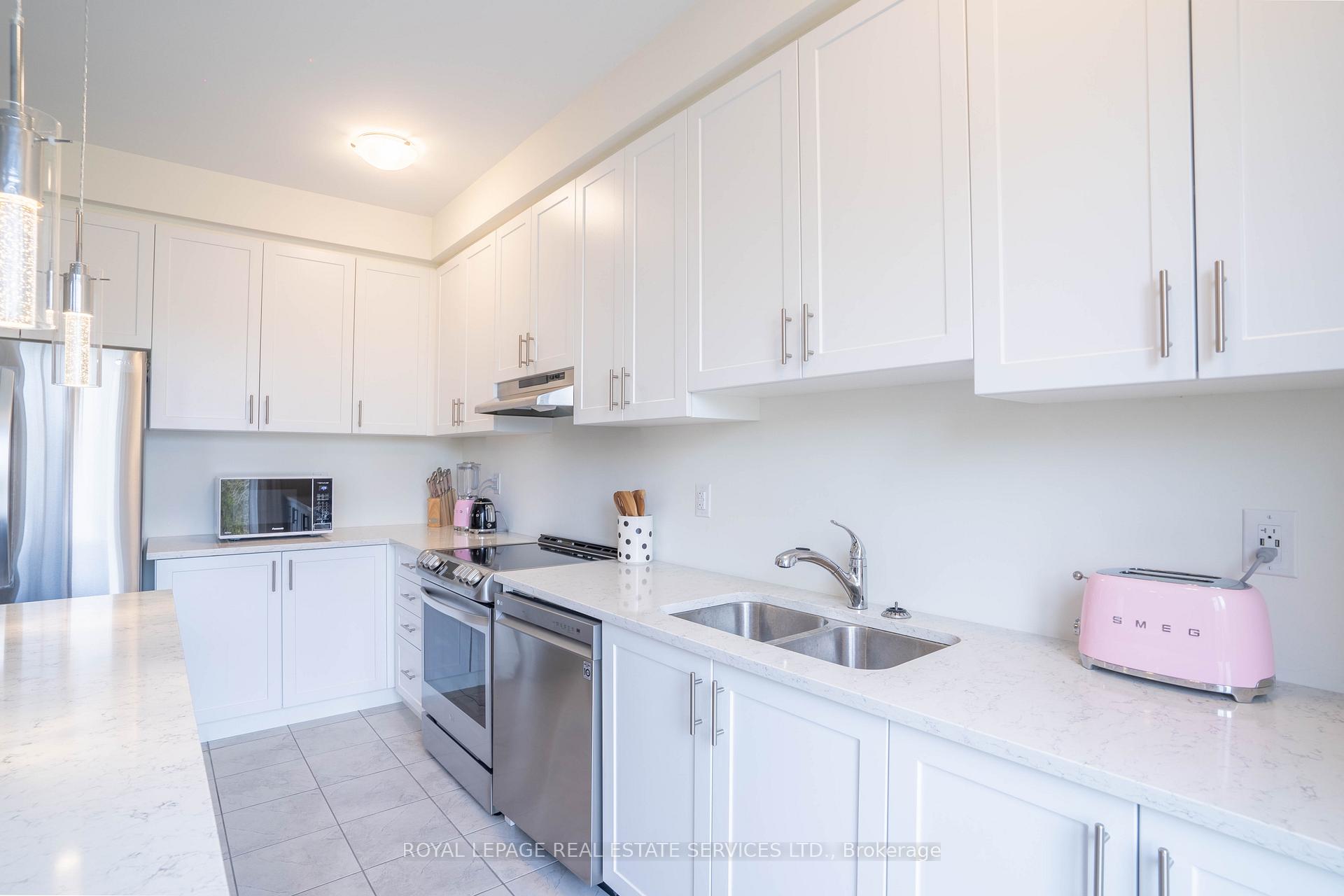 Photo 6 of 84 Barkerville Drive, Whitby, Rural Whitby — HOMEH