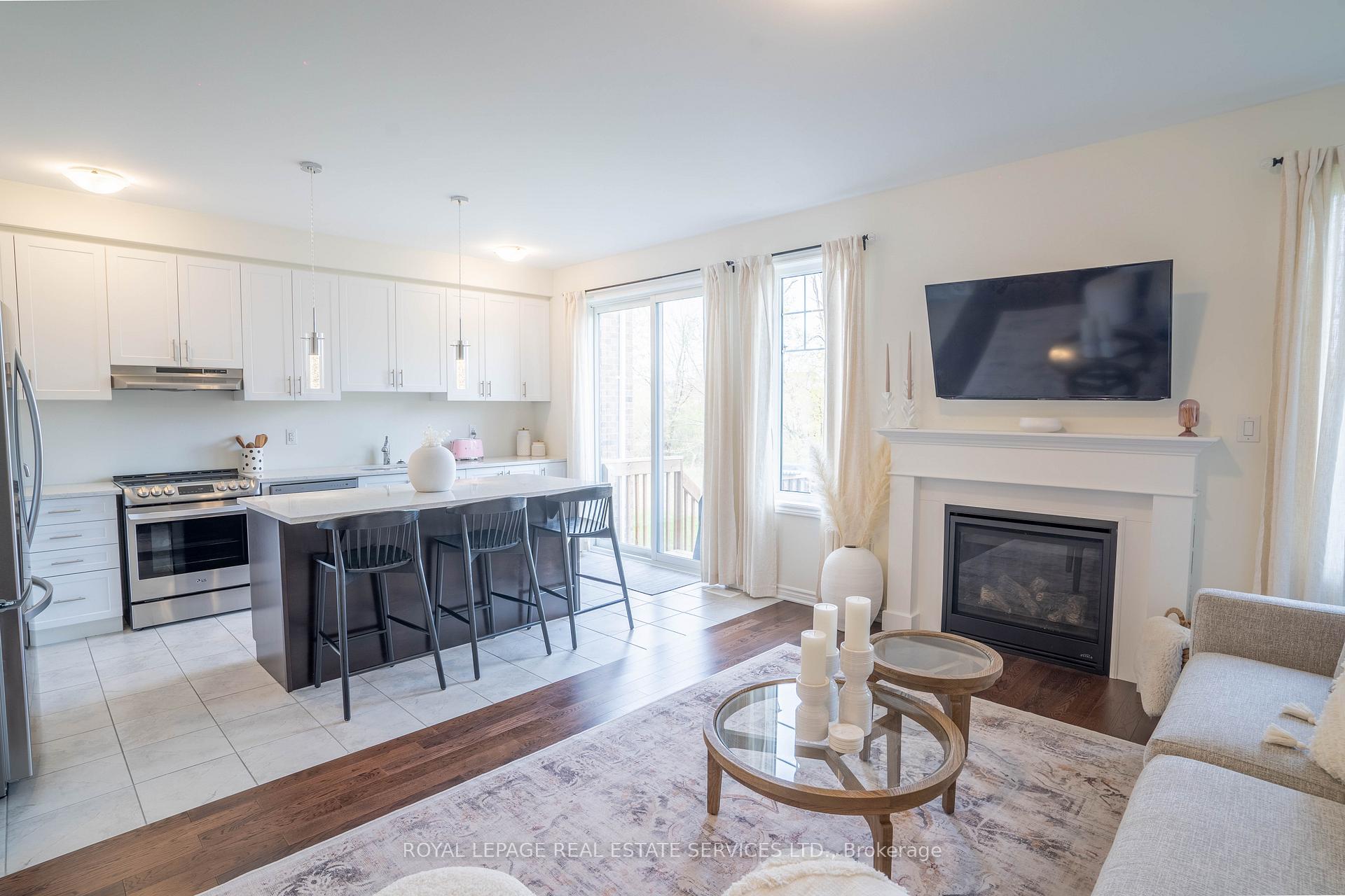 Photo 8 of 84 Barkerville Drive, Whitby, Rural Whitby — HOMEH