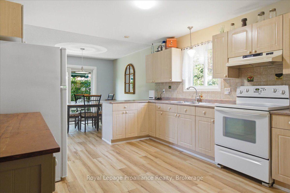 Photo 6 of 12 Reynolds Place, Prince Edward County, Wellington — HOMEH