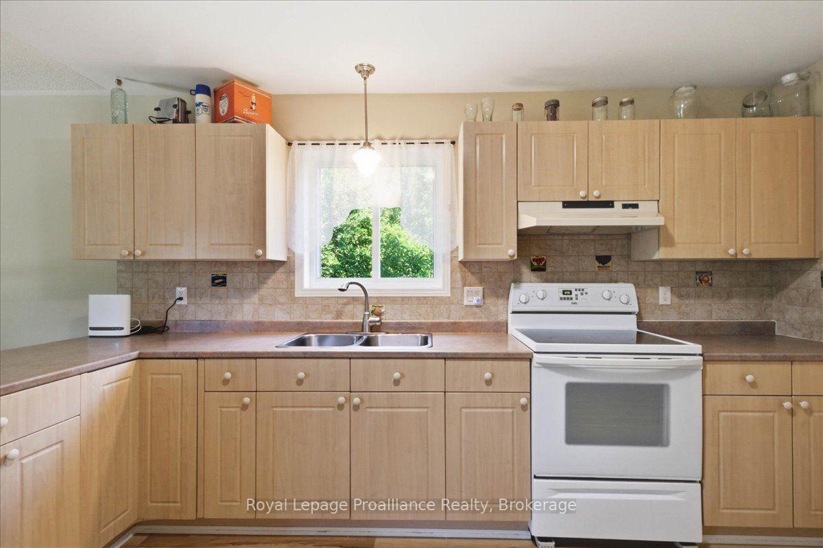 Photo 7 of 12 Reynolds Place, Prince Edward County, Wellington — HOMEH