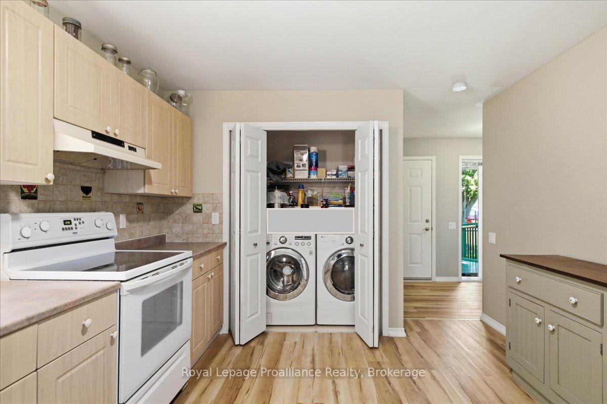 Photo 11 of 12 Reynolds Place, Prince Edward County, Wellington — HOMEH