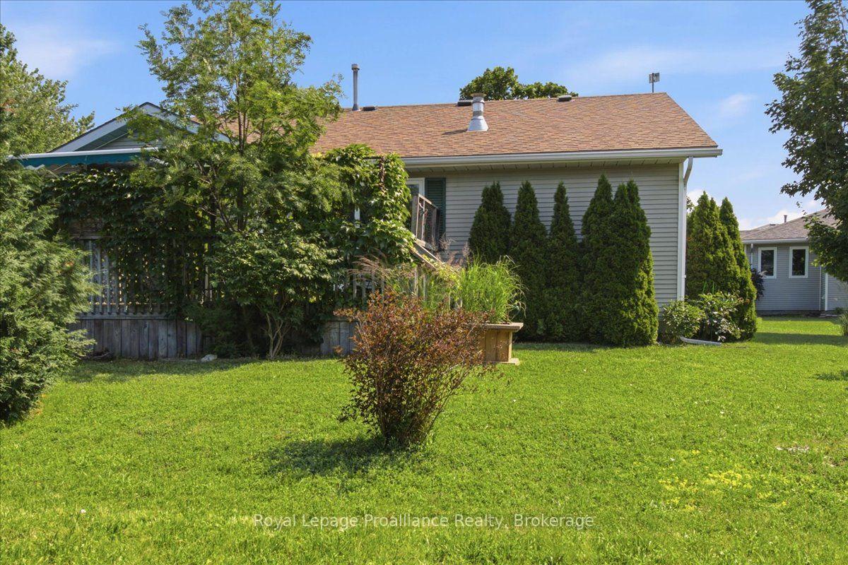 Photo 21 of 12 Reynolds Place, Prince Edward County, Wellington — HOMEH
