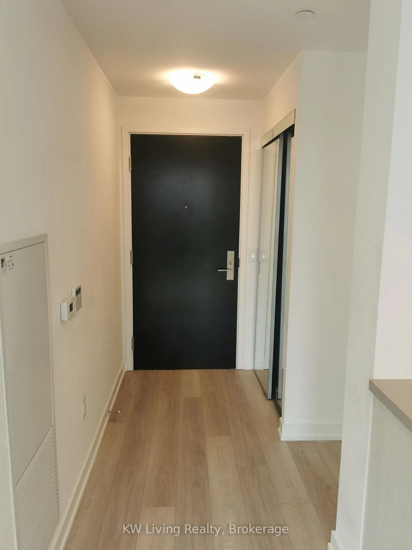 Photo 5 of Unit 821, 158 Front Street E, Toronto, Moss Park — HOMEH