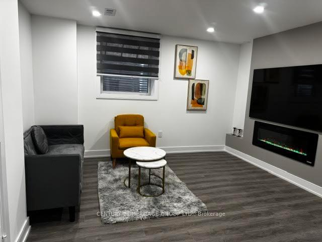 Photo 6 of Unit 2, 7 Larkfield Crescent, East Gwillimbury, Sharon — HOMEH
