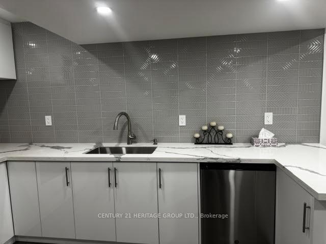 Photo 10 of Unit 2, 7 Larkfield Crescent, East Gwillimbury, Sharon — HOMEH