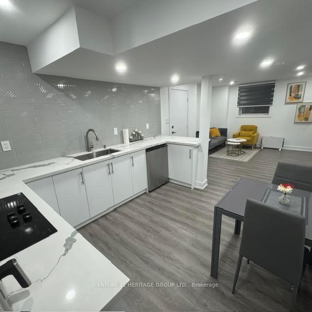 Photo 20 of Unit 2, 7 Larkfield Crescent, East Gwillimbury, Sharon — HOMEH